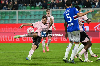 2024-11-24 - Thomas Henry (Palermo F.C.) during the Italian Serie BKT match between Palermo F.C. vs U.C. Sampdoria on 24th November 2024 at the Renzo Barbera stadium in Palermo, Italy - PALERMO FC VS UC SAMPDORIA - ITALIAN SERIE B - SOCCER