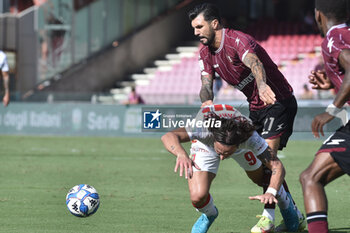 2024-09-29 - Roberto Soriano of US Salernitana 1919 competes for the ball with Filippo Pittarello of US Catanzaro during the Serie b bkt betwee US Salernitana 1919 vs US Catanzaro at Arechi Stadium - US SALERNITANA VS US CATANZARO - ITALIAN SERIE B - SOCCER