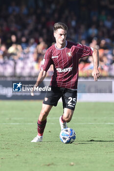 2024-09-29 - Giulio Maggiore of US Salernitana 1919 in action during the Serie b bkt betwee US Salernitana 1919 vs US Catanzaro at Arechi Stadium - US SALERNITANA VS US CATANZARO - ITALIAN SERIE B - SOCCER