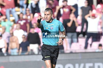 2024-09-29 - The referee of the match Livio Marelli gestures during the Serie b bkt betwee US Salernitana 1919 vs US Catanzaro at Arechi Stadium - US SALERNITANA VS US CATANZARO - ITALIAN SERIE B - SOCCER