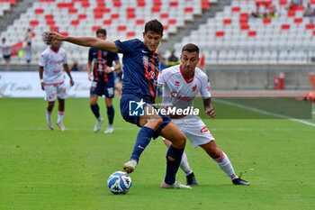 2024-09-28 - Michael Venturi of Cosenza in action against Mattia Maita of SSC Bari - SSC BARI VS COSENZA CALCIO - ITALIAN SERIE B - SOCCER