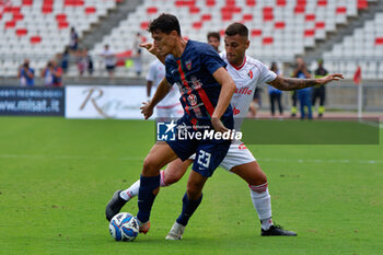 2024-09-28 - Michael Venturi of Cosenza in action against Mattia Maita of SSC Bari - SSC BARI VS COSENZA CALCIO - ITALIAN SERIE B - SOCCER