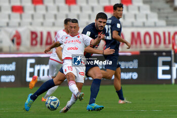 2024-09-28 - Cesar Falletti of SSC Bari and Alessandro Caporale of Cosenza - SSC BARI VS COSENZA CALCIO - ITALIAN SERIE B - SOCCER