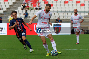 2024-09-28 - Francesco Vicari of SSC Bari and Aldo Florenzi of Cosenza - SSC BARI VS COSENZA CALCIO - ITALIAN SERIE B - SOCCER