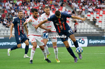 2024-09-28 - Massimo Zilli of Cosenza in action against Raffaele Pucino and Francesco Vicari of SSC Bari - SSC BARI VS COSENZA CALCIO - ITALIAN SERIE B - SOCCER