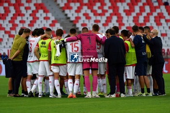 2024-09-28 - The SSC Bari players hug each other - SSC BARI VS COSENZA CALCIO - ITALIAN SERIE B - SOCCER