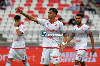 2024-09-28 - Alessandro Caporale of Cosenza and Andrea Oliveri of SSC Bari - SSC BARI VS COSENZA CALCIO - ITALIAN SERIE B - SOCCER