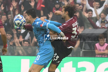 2024-10-19 - Gian Marco Ferrari of US Salernitana 1941 competes for the ball with Giuseppe Di Serio of Spezia Calcio during the Soccer BKT between US Salernitana 1919 vs Spezia Calcio at Arechi Stadium - US SALERNITANA VS SPEZIA CALCIO - ITALIAN SERIE B - SOCCER