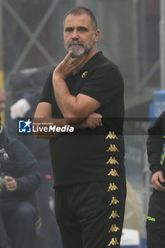 2024-10-19 - Luca D'angelo coach of Spezia Calcio look during the Soccer BKT between US Salernitana 1919 vs Spezia Calcio at Arechi Stadium - US SALERNITANA VS SPEZIA CALCIO - ITALIAN SERIE B - SOCCER