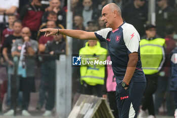 2024-10-19 - Giovanni Martusciello of US Salernitana 1949 gestures during the Soccer BKT between US Salernitana 1919 vs Spezia Calcio at Arechi Stadium - US SALERNITANA VS SPEZIA CALCIO - ITALIAN SERIE B - SOCCER