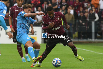 2024-10-19 - Jayden Braaf of US Salernitana 1936 competes for the ball with Salvatore Elia of Spezia Calcio during the Soccer BKT between US Salernitana 1919 vs Spezia Calcio at Arechi Stadium - US SALERNITANA VS SPEZIA CALCIO - ITALIAN SERIE B - SOCCER