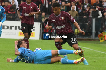 2024-10-19 - Andres Tello of US Salernitana 1946 competes for the ball with Salvatore Esposito of Spezia Calcio during the Soccer BKT between US Salernitana 1919 vs Spezia Calcio at Arechi Stadium - US SALERNITANA VS SPEZIA CALCIO - ITALIAN SERIE B - SOCCER