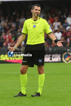 2024-10-19 - Davide Ghersini the referee look during the Soccer BKT between US Salernitana 1919 vs Spezia Calcio at Arechi Stadium - US SALERNITANA VS SPEZIA CALCIO - ITALIAN SERIE B - SOCCER