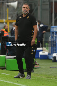 2024-10-19 - Luca D'angelo coach of Spezia Calcio look during the Soccer BKT between US Salernitana 1919 vs Spezia Calcio at Arechi Stadium - US SALERNITANA VS SPEZIA CALCIO - ITALIAN SERIE B - SOCCER