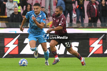 2024-10-19 - Daniele Verde of US Salernitana 1940 competes for the ball with Ales Mateju of Spezia Calcio during the Soccer BKT between US Salernitana 1919 vs Spezia Calcio at Arechi Stadium - US SALERNITANA VS SPEZIA CALCIO - ITALIAN SERIE B - SOCCER