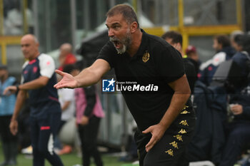 2024-10-19 - Luca D'angelo coach of Spezia Calcio gestures during the Soccer BKT between US Salernitana 1919 vs Spezia Calcio at Arechi Stadium - US SALERNITANA VS SPEZIA CALCIO - ITALIAN SERIE B - SOCCER