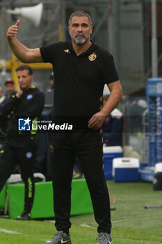 2024-10-19 - Luca D'angelo coach of Spezia Calcio look during the Soccer BKT between US Salernitana 1919 vs Spezia Calcio at Arechi Stadium - US SALERNITANA VS SPEZIA CALCIO - ITALIAN SERIE B - SOCCER