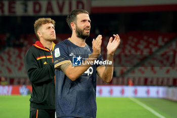 2024-10-18 - Pietro Iemmello of US Catanzaro 1929 applauds fans - SSC BARI VS US CATANZARO - ITALIAN SERIE B - SOCCER