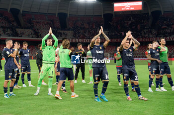 2024-10-18 - the US Catanzaro 1929 players applauds fans - SSC BARI VS US CATANZARO - ITALIAN SERIE B - SOCCER