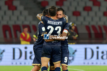 2024-10-18 - Pietro Iemmello of US Catanzaro 1929 celebrates after scoring a goal with teammates - SSC BARI VS US CATANZARO - ITALIAN SERIE B - SOCCER