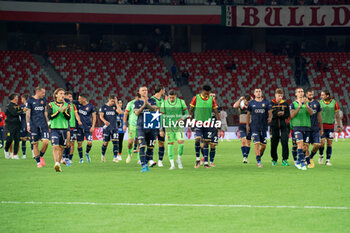 2024-10-18 - the US Catanzaro 1929 players applauds fans - SSC BARI VS US CATANZARO - ITALIAN SERIE B - SOCCER