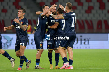 2024-10-18 - Pietro Iemmello of US Catanzaro 1929 celebrates after scoring a goal with teammates - SSC BARI VS US CATANZARO - ITALIAN SERIE B - SOCCER