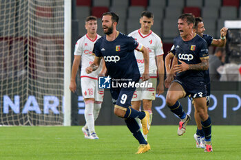 2024-10-18 - Pietro Iemmello of US Catanzaro 1929 celebrates after scoring a goal - SSC BARI VS US CATANZARO - ITALIAN SERIE B - SOCCER