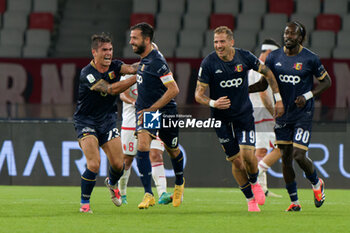 2024-10-18 - Pietro Iemmello of US Catanzaro 1929 celebrates after scoring a goal with teammates - SSC BARI VS US CATANZARO - ITALIAN SERIE B - SOCCER