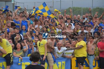 2024-06-09 - Fans of Carrarese celebrate - FINAL PLAYOFF - CARRARESE CALCIO VS L.R. VICENZA - ITALIAN SERIE C - SOCCER