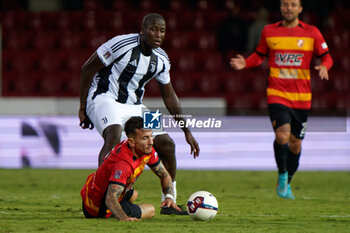 2024-09-30 - Daouda Peeters of Juventus Next Gen in action against Riccardo Capellini of Benevento - BENEVENTO VS JUVENTUS NG - ITALIAN SERIE C - SOCCER