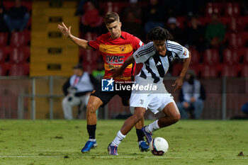 2024-09-30 - Livano Comenencia of Juventus Next Gen in action against Pier Luigi Simonetti of Benevento - BENEVENTO VS JUVENTUS NG - ITALIAN SERIE C - SOCCER