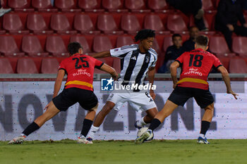 2024-09-30 - Livano Comenencia of Juventus Next Gen in action against Angelo Viscardi and Pier Luigi Simonetti of Benevento - BENEVENTO VS JUVENTUS NG - ITALIAN SERIE C - SOCCER