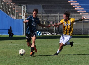 2024-10-06 - Saccani Matteo (Latina Calcio) in action against Giorgione Carmine (Giugliano) - LATINA VS GIUGLIANO - ITALIAN SERIE C - SOCCER