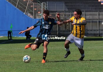 2024-10-06 - Saccani Matteo (Latina Calcio) in action against Giorgione Carmine (Giugliano) - LATINA VS GIUGLIANO - ITALIAN SERIE C - SOCCER