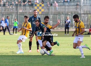 2024-10-06 - Di Livio Lorenzo (Latina Calcio) fights for the ball - LATINA VS GIUGLIANO - ITALIAN SERIE C - SOCCER