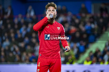 2024-01-16 - Sergio Ramos of Sevilla seen drinking during the football match valid for the round of 16 of the Copa del Rey tournament between Getafe and Sevilla played at Estadio Coliseum in Getafe, Spain. - GETAFE VS SEVILLA - SPANISH CUP - SOCCER