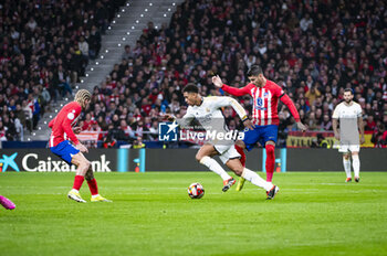 2024-01-18 - Jude Bellingham of Real Madrid seen in action with the ball against Alvaro Morata of Atletico Madrid during the football match valid for the round of 16 of the Copa del Rey tournament between Atletico Madrid and Real Madrid played at Estadio Metropolitano in Madrid, Spain. - ATLETICO MADRID VS REAL MADRID - SPANISH CUP - SOCCER