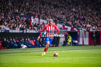 2024-01-25 - Rodrigo De Paul of Atletico Madrid seen in action with the ball during the football match valid for quarter finals of the Copa del Rey tournament between Atletico Madrid and Sevilla played at Estadio Metropolitano in Madrid, Spain. - ATLETICO MADRID VS SEVILLA - SPANISH CUP - SOCCER