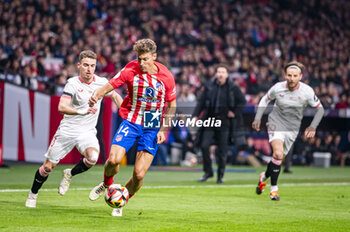 2024-01-25 - Marcos Llorente of Atletico Madrid seen in action with the ball during the football match valid for quarter finals of the Copa del Rey tournament between Atletico Madrid and Sevilla played at Estadio Metropolitano in Madrid, Spain. - ATLETICO MADRID VS SEVILLA - SPANISH CUP - SOCCER