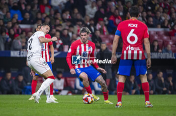 2024-02-07 - Rodrigo De Paul of Atletico Madrid seen in action with the ball during the football match valid for the semi-final of the Copa del Rey tournament between Atletico Madrid and Athletic Bilbao played at Estadio Metropolitano in Madrid, Spain. - ATLETICO MADRID VS ATHLETIC BILBAO - SPANISH CUP - SOCCER