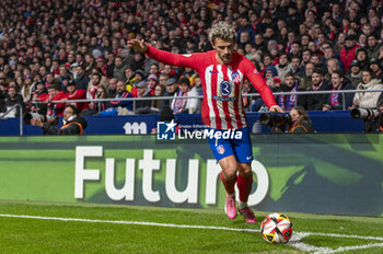 2024-02-07 - Antoine Griezmann of Atletico Madrid seen tacking a corner kick during the football match valid for the semi-final of the Copa del Rey tournament between Atletico Madrid and Athletic Bilbao played at Estadio Metropolitano in Madrid, Spain. - ATLETICO MADRID VS ATHLETIC BILBAO - SPANISH CUP - SOCCER