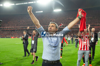 2024-04-06 - Ernesto Valverde, head coach of Athletic Club, celebrates after winning the Spanish Cup, Copa del Rey, Final football match between Athletic Club and RCD Mallorca on April 6, 2024 at La Cartuja stadium in Sevilla, Spain - FOOTBALL - SPANISH CUP - FINAL - ATHLETIC CLUB V MALLORCA - SPANISH CUP - SOCCER
