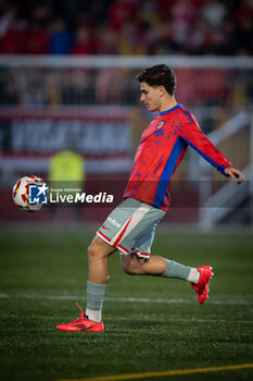 2024-10-31 - Julian Alvarez (Atletico de Madrid) warms up during a Copa del Rey match between UE Vic and Atletico de Madrid at Estadi Hipolit Planas in Vic, Barcelona, Spain, on October 31 2024. Photo by Felipe Mondino - UE VIC - ATLETICO DE MADRID - SPANISH CUP - SOCCER