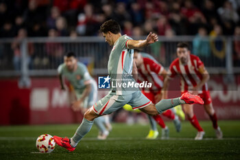 2024-10-31 - Julian Alvarez (Atletico de Madrid) scores during a Copa del Rey match between UE Vic and Atletico de Madrid at Estadi Hipolit Planas in Vic, Barcelona, Spain, on October 31 2024. Photo by Felipe Mondino - UE VIC - ATLETICO DE MADRID - SPANISH CUP - SOCCER