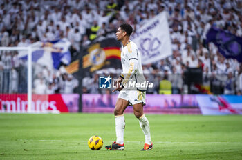 2024-01-21 - Jude Bellingham of Real Madrid seen in action with the ball during the La Liga EA Sports 23/24 football match between Real Madrid vs Almeria at Bernabeu stadium in Madrid, Spain. - REAL MADRID VS ALMERIA - SPANISH LA LIGA - SOCCER