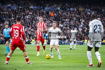 2024-01-21 - Toni Kroos of Real Madrid seen in action with the ball during the La Liga EA Sports 23/24 football match between Real Madrid vs Almeria at Bernabeu stadium in Madrid, Spain. - REAL MADRID VS ALMERIA - SPANISH LA LIGA - SOCCER
