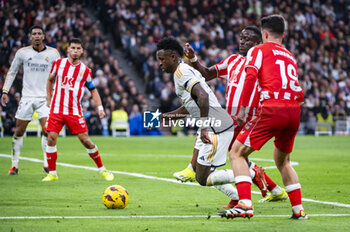 2024-01-21 - Vinicius Junior of Real Madrid seen in action against Dion Lopy and Sergio Arribas of Almeria during the La Liga EA Sports 23/24 football match between Real Madrid vs Almeria at Bernabeu stadium in Madrid, Spain. - REAL MADRID VS ALMERIA - SPANISH LA LIGA - SOCCER
