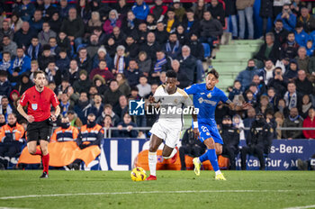 2024-02-01 - Vinicius Junior of Real Madrid seen in action with the ball during the La Liga EA Sports 2023/24 football match between Getafe vs Real Madrid at Coliseum stadium in Getafe, Spain. - GETAFE VS REAL MADRID - SPANISH LA LIGA - SOCCER