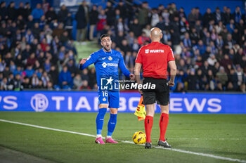 2024-02-01 - Diego Rico of Getafe seen arguing with the referee during the La Liga EA Sports 2023/24 football match between Getafe vs Real Madrid at Coliseum stadium in Getafe, Spain. - GETAFE VS REAL MADRID - SPANISH LA LIGA - SOCCER
