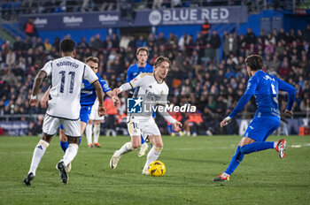 2024-02-01 - Luka Modric of Real Madrid seen in action with the ball during the La Liga EA Sports 2023/24 football match between Getafe vs Real Madrid at Coliseum stadium in Getafe, Spain. - GETAFE VS REAL MADRID - SPANISH LA LIGA - SOCCER